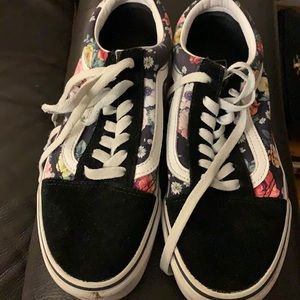 VANS wore once women 7.5 runs like 7 excellent condition
